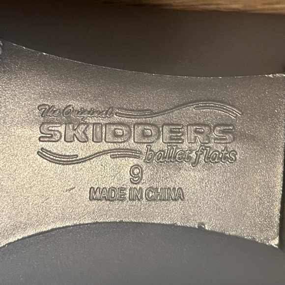 NWOT Women's Silver Skidders Original Ballet Flat, Size 9 - Picture 4 of 4